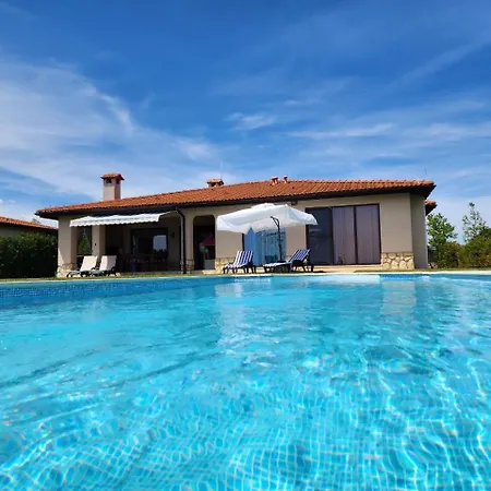 Βίλα Private 102 With Heated Pool In Blacksearama *